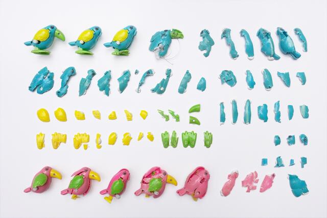 Edith Payer, Archäologie der Gegenwart, Aufziehvögel, 2023, aus der Ausstellung "Material.Leidenschaft". | Foto: Bildrecht, Wien 2024