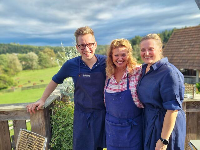 Broadmoar-Küchenchef Patrick Faist, Gast-Köchin Haya Molcho und Broadmoar-Restaurantleiterin Birgit Preschan. | Foto: Christina Dow