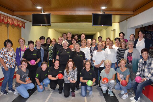 Neun Teams der VP Frauen trafen sich zum Bezirkskegeln im Gasthaus Thöny. | Foto: VP-Frauen