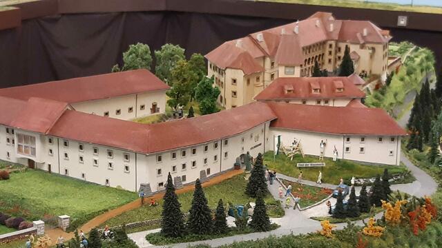 Schloss Seggau wurde von den "Freunden der Sulmtalbahn" komplett naturgetreu im Maßstab 1:160 nachgebaut. | Foto: Karl Heinz Ferk