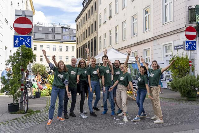 Das Team von MeiMeidling, welches die Tempobremse forderte, freut sich über die kommende Verbesserung. | Foto: MeiMeidling