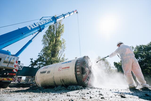 Der 3,75 Meter lange und 13 Tonnen schwere Bohrkopf "Marlies" war nach dem Hochwasser wieder funktionstüchtig.  | Foto: Wien Kanal/Ivan Bandic
