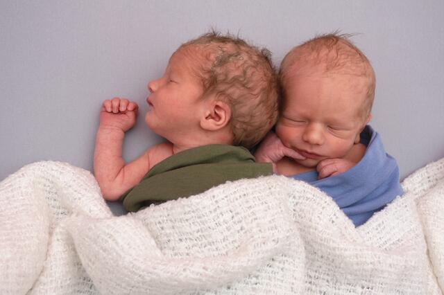 Name: Mateo und Finley
Geburtsdatum: 16.09.2024
Geburtsgewicht: 2.260 g und 2.100 g
Größe bei Geburt: 47 cm und 46 cm
Eltern: Yvonne und Thomas Baumgartner, Graz | Foto: BabySmile