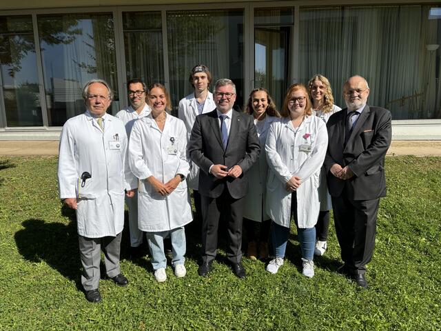 Die Summer Medical School wurde feierlich durch Landesrat Ludwid Schleritzko (Mitte) sowie einem Team aus ärztlichen Leitern eröffnet, darunter: Herbert Frank, Leiter der Klinischen Abteilung für Innere Medizin, Rudolf Mallinger, Rektor der Karl Landsteiner Privatuniversität, Konrad Kogler, Vorstand der NÖ Landesgesundheitsagentur. | Foto: Victoria Edlinger