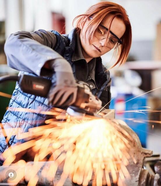 Louises Traumberuf ist Karosseriebautechnikerin. Für sie gibt nichts Schöneres, als Blech zu schweißen. | Foto: privat