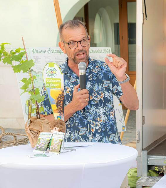 ORF-Biogärtner Karl Ploberger kommt am 28. September zum Brucker Wochenmarkt. | Foto: „Natur im Garten“ / J. Ehn