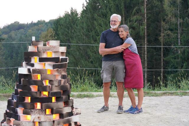 Auf ein gutes Gelingen für die Frauenfigur, die da im Koksbrand etntsteht. | Foto: Kresmer