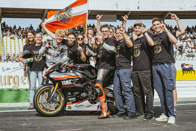 Das Team Yamalube Motorsport Kofler jubelte in Hockenheim über den Gewinn der Internationalen Deutschen Motorradmeisterschaft. | Foto: Michael Praschak