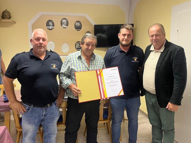 Wechsel an der Spitze der FF Mogersdorf-Berg: Vize Thomas Graf, Ehrenkommandant Edwin Lex, Kommandant Sebastian Scheuchenpflug, Bürgermeister Josef Korpitsch (v.l.). | Foto: FF Mogersdorf-Berg