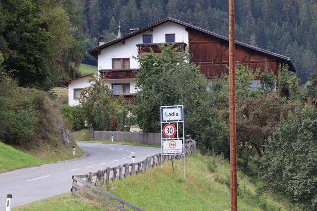 Der dörfliche Charakter von Ladis fasziniert bis heute die Gäste der Region. | Foto: Seelos