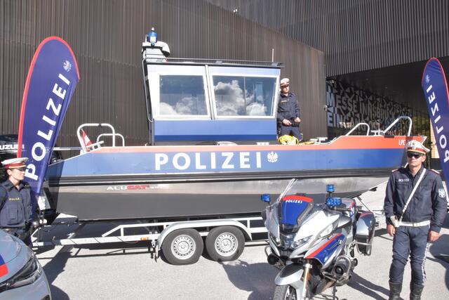 Ein modernes Polizeiboot mit Sonar und Radar unterstützt Rettungsaktionen und überwacht die Schifffahrt. | Foto: MeinBezirk