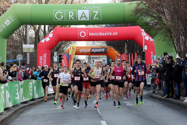 Nach zwei Jahren Corona Zwangspause wieder zurück am Start: Rückblick zum legendären Silvesterlauf 2023 von MeinBezirk und KOOP Marketing  | Foto: GEPA pictures