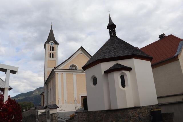 Mitten im Zentrum von Ladis befindet sich die Pfarrkirche Heiliger Martin. | Foto: Seelos
