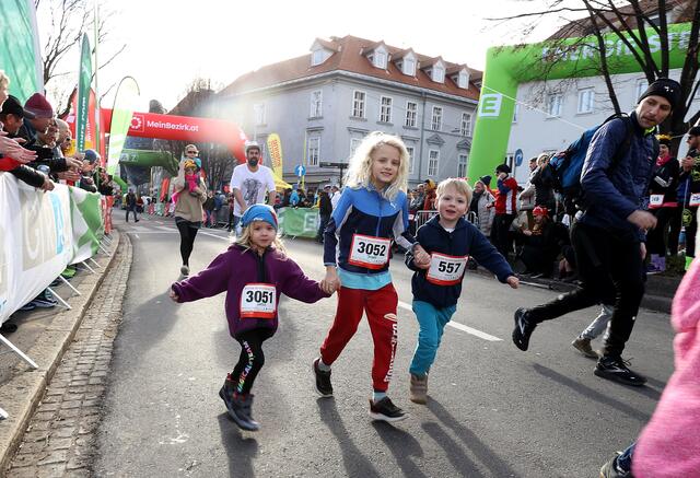 Im Team ans Ziel hieß es für Groß und Klein. | Foto: GEPA pictures