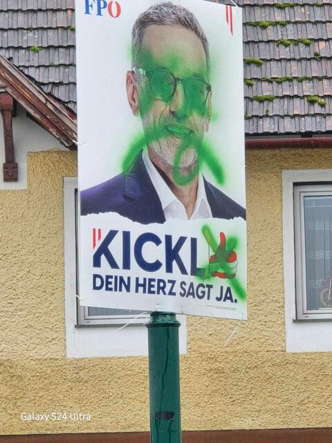 Kickl-Plakate wurden das Ziel von Schmier-Aktionen. | Foto: FPÖ
