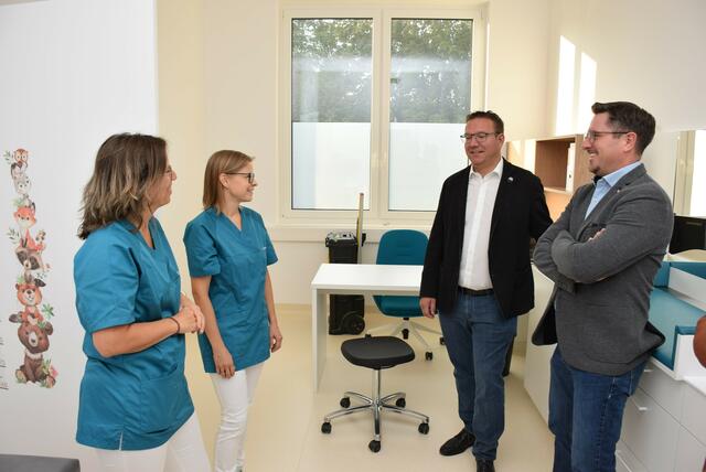 Dr. Sonja Steinlesberger, Dr. Denise Scheuch, Bürgermeister Christian Haberhauer, Ortsvorsteher Manuel Scherscher. | Foto: Stadt Amstetten