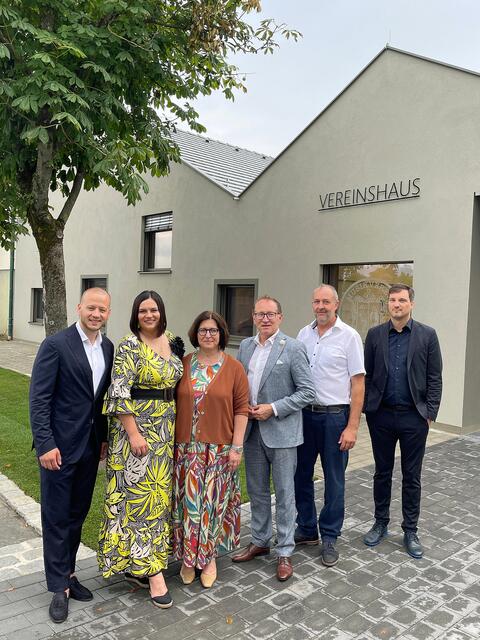 Am Bild (v.l.n.r.): Nationalrat Bürgermeister Maximilian Köllner, Landeshauptmann-Stellvertreterin Astrid Eisenkopf, Obfrau Claudia Haider, Landesobmann Peter Reichstädter, Architekt Peter Prost und Landtagsabgeordneten Gerhard Bachmann | Foto: Landesmedienservice Burgenland/Büro LRin Eisenkopf/Reinprecht