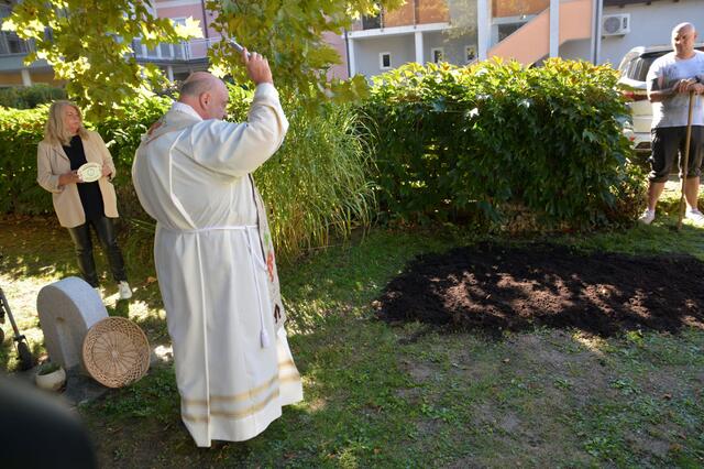 Segnung durch Stadtpfarrer Kanonikus Franz Brei. | Foto: Willi Brunner