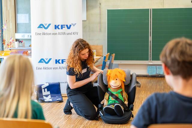 Zum Schutz der Privatsphäre der jungen Teilnehmender stellte die KFV Pressestelle vorgefertigte Imagebilder der Aktion zu Verfügung. | Foto: KFV/Michael Sabotha