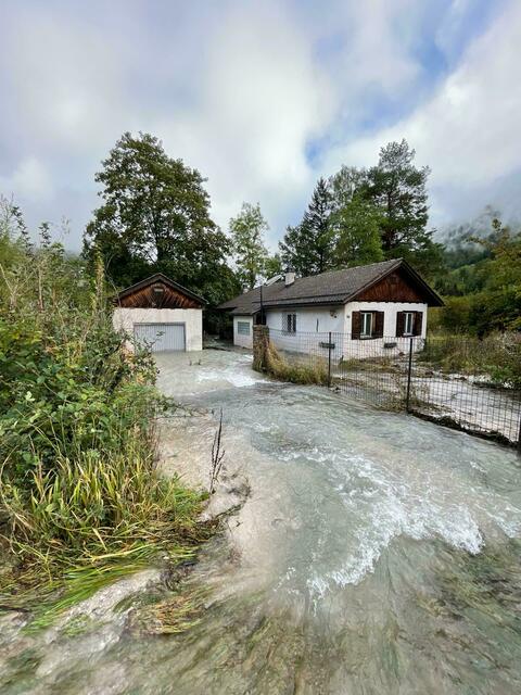 Der Kräuterbach überflutete die Häuser in Lehenrotte. | Foto: Türnitz