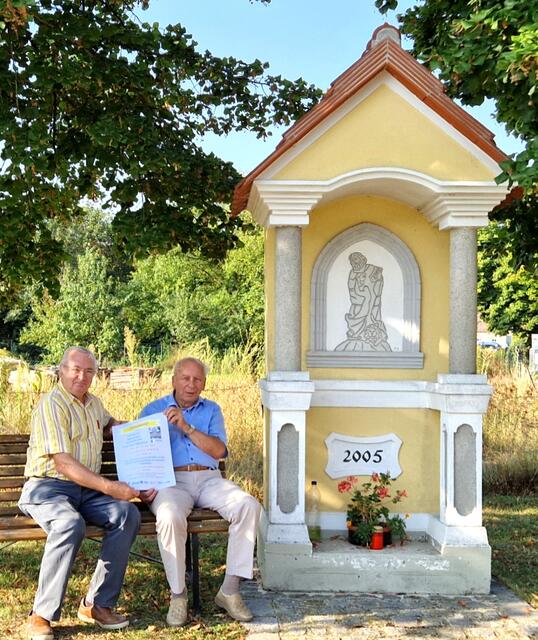 Leopold Beck und Anton Stöger bemühten sich Jahrzehnte um die Erforschung und Erhaltung der Marterl in der Gemeinde Heldenberg. | Foto: Leopold Beck