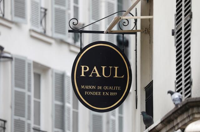 Bei "Paul" bäckt man bereits in 5. Generation. Nun kommt die Traditionsbäckerei auch nach Wien.  | Foto: Charles Platiau/Reuters/picturedesk.com