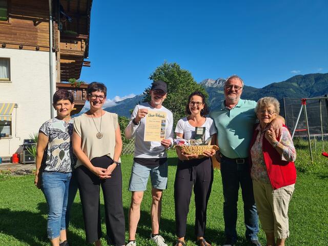 Simone und Jörg Schumann wurden für ihre Treue bei Winkler Hemma geehrt. | Foto: Privat