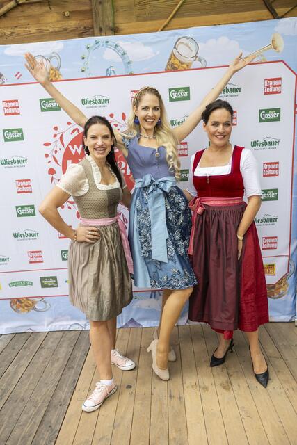 V.L.N.R.: PROFITÄNZERIN CONNY KREUTER, MISS EUROPE BEATRICE TURIN, ORF MODERATORIN EVA PÖLZL | Foto: Bubu Dujmic