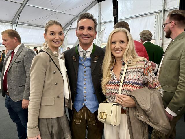 Doris und Dietmar Schweigl mit Heidi Armbrust (v.l.) | Foto: MeinBezirk/Fischer/Gady