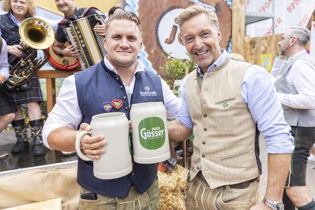 V.L.N.R.: STRONGMAN MATTHIAS GÖTH UND GÖSSER MARKENBOTSCHAFTER HANS KNAUSS | Foto: Bubu Dujmic