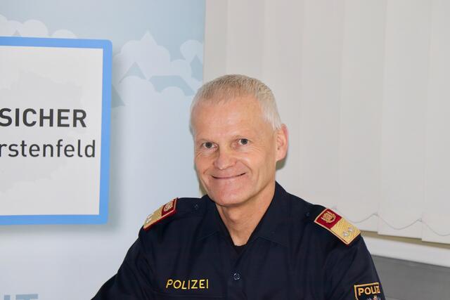 Bezirkspolizeikommandant Martin Spitzer, lobte das Handling der Beamtinnen und Beamten aus dem Bezirk bei der freiwilligen Nachschau im Wohnhaus des Tatverdächtigen. | Foto: Alfred Mayer