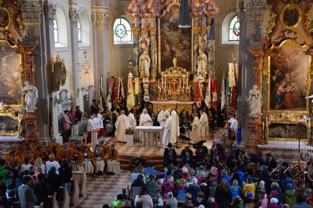 Der Festgottesdienst war sehr gut besucht. | Foto: Edith Rosendahl