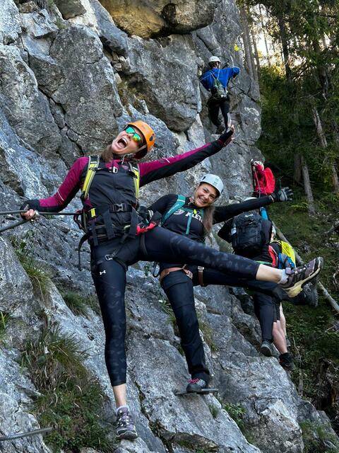 Lehrkräfte der HAK und HLW Kirchdorf am Klettersteig Poppenberg.