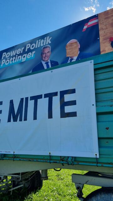 Bei dem ÖVP-Wahlplakat in Pollham fehlt nun das Gesicht von Laurenz Pöttinger.