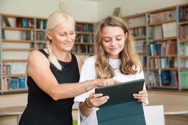 Was tut mir gut? Welche Rechte habe ich? Wo gibt es Hilfe? Gerade in Zeiten, in denen Jugendliche mit vielfältigen Krisen und Herausforderungen konfrontiert sind, sind Gesundheitskompetenz, Resilienz und das Erlernen einer gesunden Lebensführung besonders wichtig. | Foto: KIJA OO/Nadja Meister