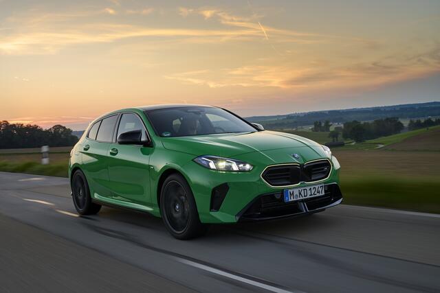 Der neue BMW 1er fährt vor: mit komplett erneuerter Antriebspalette und noch dynamischerem Profil. | Foto: BMW