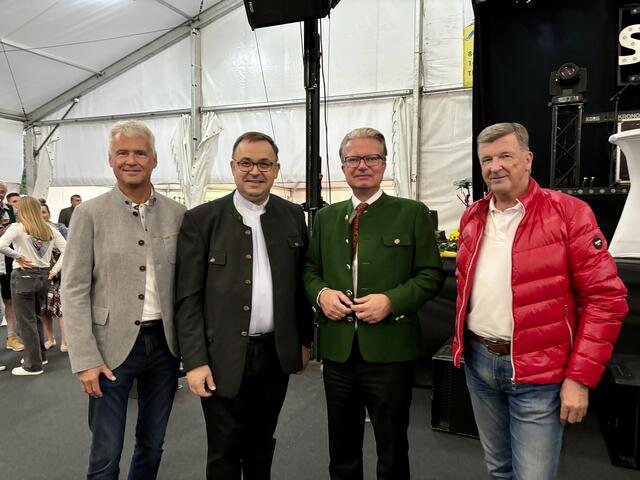 Bezirkshauptmann Manfred Walch, Stadtpfarrer Anton Neger, Landeshauptmann Christopher Drexler und Kommerzialrat Karlheinz Hödl. (v.l.) | Foto: MeinBezirk/Fischer/Gady