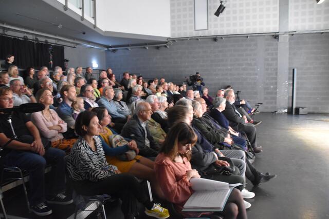 Das Publikum war zahlreich ins OHO gekommen. | Foto: Michael Strini