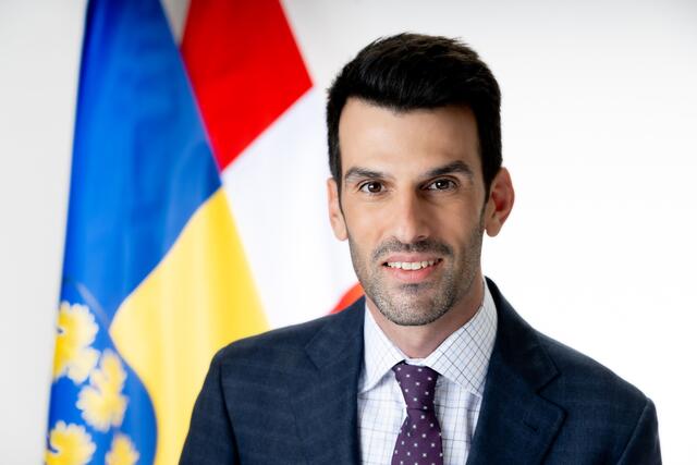 Verkehrslandesrat Udo Landbauer freut sich über den Baufortschritt auf der Mariazellerbahn. | Foto: Büro Landeshauptfrau-Stellvertreter Udo Landbauer