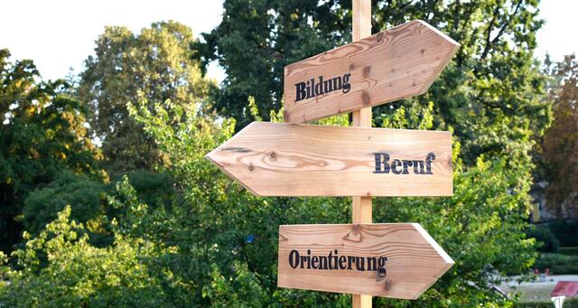 "Wenn du nicht weißt, wohin du gehen willst, wird dich jede Straße dorthin bringen", soll schon der Vater von "Alice im Wunderland" gesagt haben.  | Foto: RBBOK