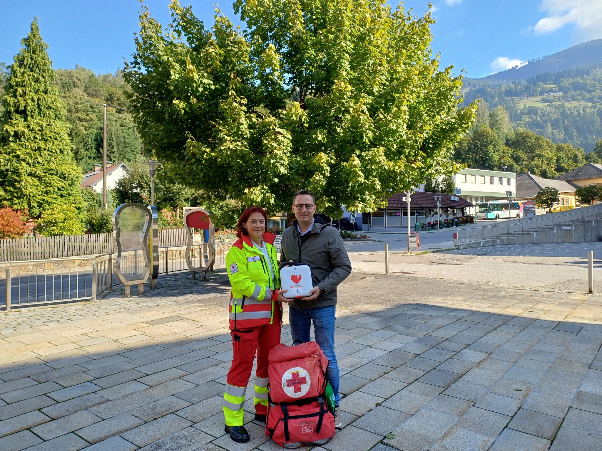ErsteHilfeMaßnahme Neuer Defibrillator für das Rote Kreuz Radenthein