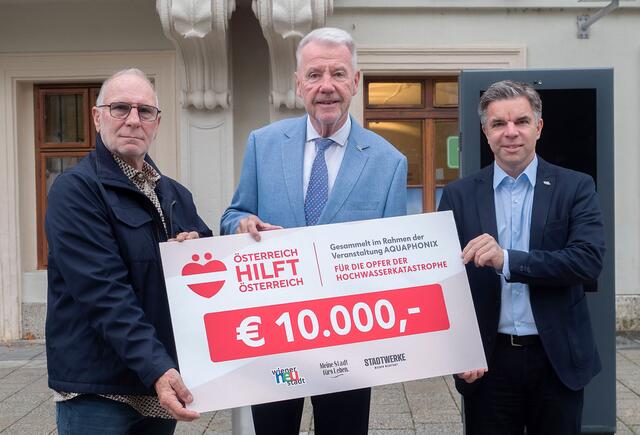 'Aquaphonix'-Initiator Hans Reinisch, Bürgermeister Klaus Schneeberger und WNSKS-Geschäftsführer Peter Eckhart. | Foto: Stadt Wiener Neustadt/Maurer