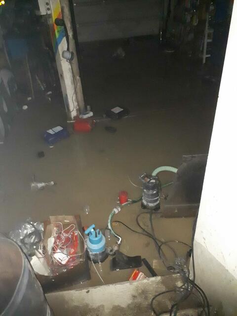 Stefan Richterschitz hatte in seiner Garage in Scheibbs mit dem verheerenden Hochwasser zu kämpfen. Dafür wurde er jetzt mit einer anonymen Anzeige und einer Geldstrafe "belohnt".