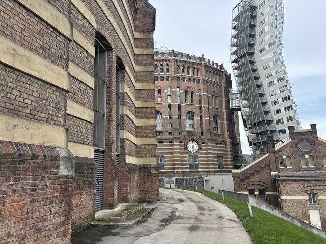 Die Lernwerkstatt befindet sich im Gasometer C.  | Foto: Kriechbaum/MeinBezirk