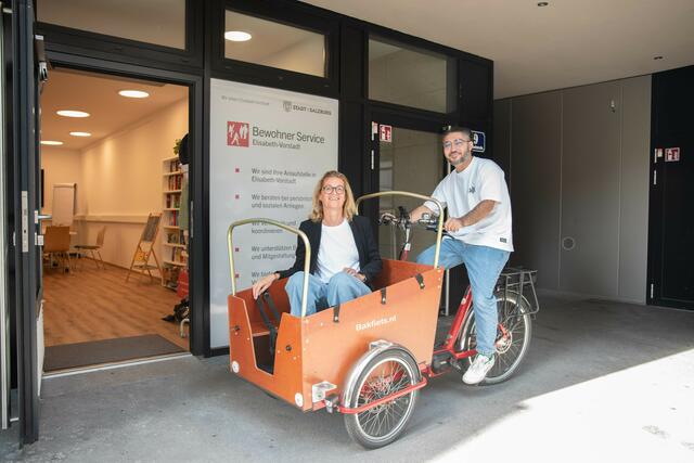 Als letzte und neueste Bewohnerservice-Stelle (BWS) verfügt nun auch das BWS in der Elisabeth-Vorstadt über ein Lastenrad. | Foto: Stadt Salzburg/Rocio Escabosa