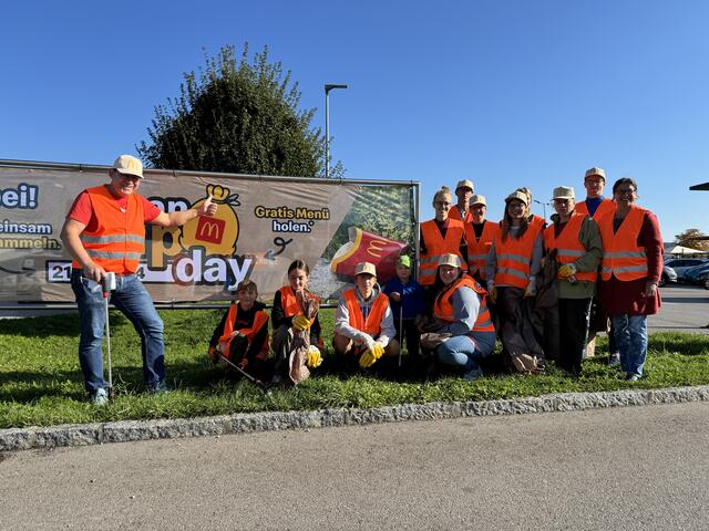 Die Teilnehmer:innen des World Cleanup Day bei McDonald’s Loosdorf sammelten 127,3 Kilogramm an Müll. | Foto: McDonald's Loosdorf.