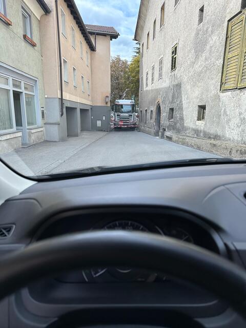 Am Mittwochnachmittag wurde einem 72-Jährigen in Schwaz das Auto aus seiner Garage gestohlen. Der Dieb landete in einer Sackgsse, | Foto: Zoom.Tirol