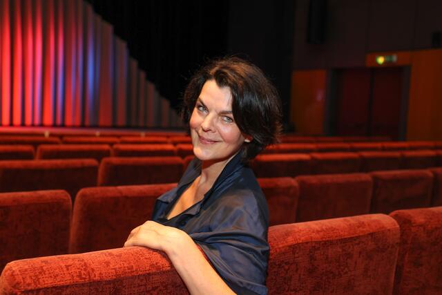 Konkurrenzgedanken gibt es bei Renate Wurm, Geschäftsführerin vom Das Kino, in Bezug auf das Mozartkino nicht: "Nein, wieso auch? Wir ergänzen uns super, zeigen unterschiedliche Filme und nehmen uns die BesucherInnen auch nicht weg. Es ist wichtig, dass es in einer Innenstadt Kinos gibt. Ein Kino ist für mich auch nie Konkurrenz. Ich bin froh, wenn die Leute ins Kino gehen."  | Foto: Franz Neumayr