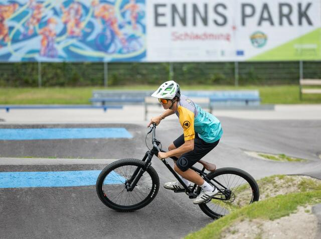 Der Ennspark besteht bisher aus einer Pumptrack-Strecke und einem Skaterpark. | Foto: KK