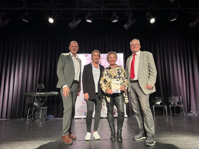 V.l.n.r: Bezirkschef Thomas Steinhart (SPÖ), Stephanie Hillerer (Häuser zum Leben), Sabine Hofer-Gruber und Josef Sbrizzai (SPÖ) in der SimmCity. | Foto: BV11